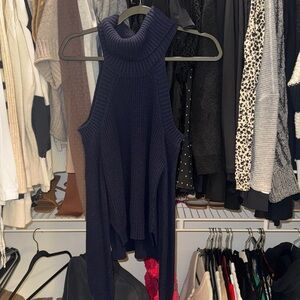 Turtle neck open shoulder sleeves sweater